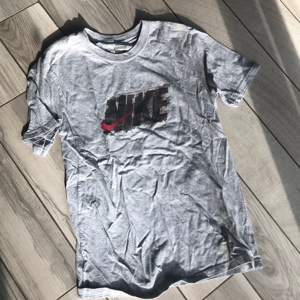 Nike boys large short sleeve top